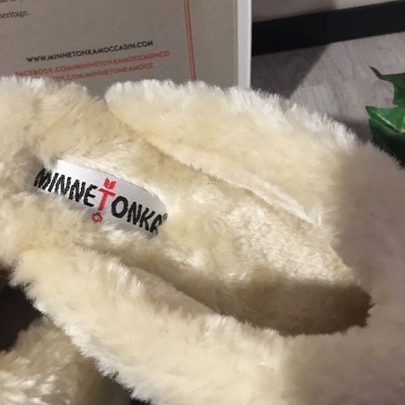🐻Minnetonka Furry Slipper Slides🐻 - Picture 4 of 8